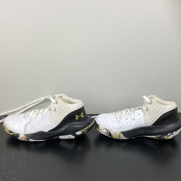 Kid’s Adidas Sneakers w/ cool camo bottoms - Picture 1 of 13